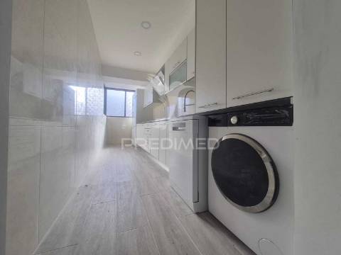 Viver o mar com elegância | duplex na costa da caparica