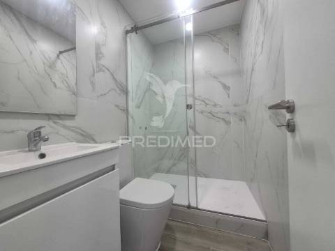 Viver o mar com elegância | duplex na costa da caparica