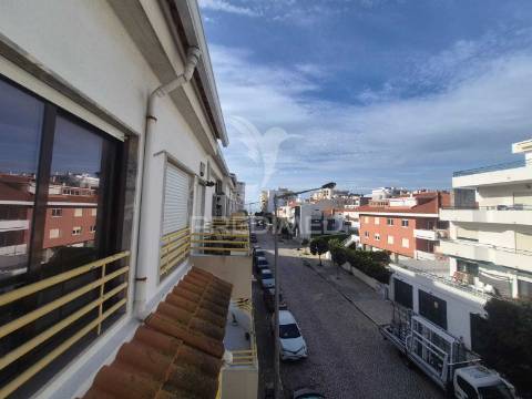 Viver o mar com elegância | duplex na costa da caparica