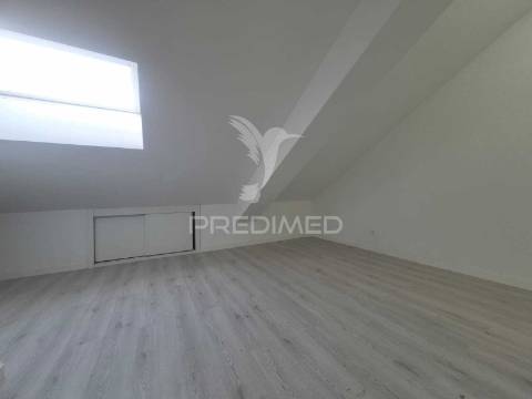 Viver o mar com elegância | duplex na costa da caparica