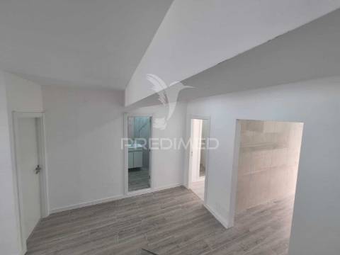 Viver o mar com elegância | duplex na costa da caparica