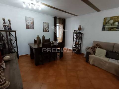 Apartamento t4 espaçoso em zona privilegiada de elvas