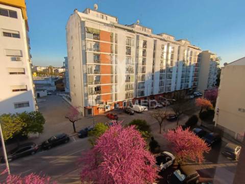 Apartamento t4 espaçoso em zona privilegiada de elvas