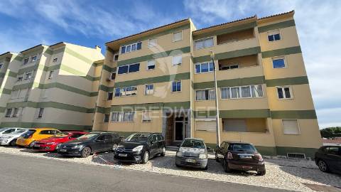 Amplo t1 remodelado com closet e open space | perto da praia e do comboio