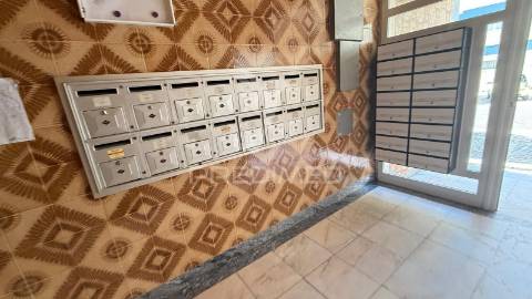 Amplo t1 remodelado com closet e open space | perto da praia e do comboio