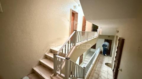 Amplo t1 remodelado com closet e open space | perto da praia e do comboio