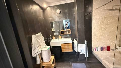 Amplo t1 remodelado com closet e open space | perto da praia e do comboio