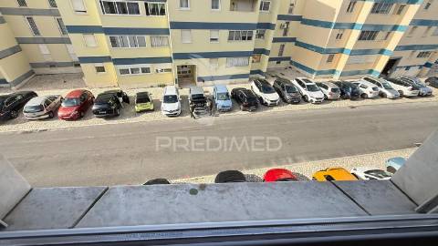 Amplo t1 remodelado com closet e open space | perto da praia e do comboio