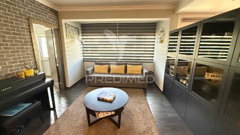 Amplo t1 remodelado com closet e open space | perto da praia e do comboio