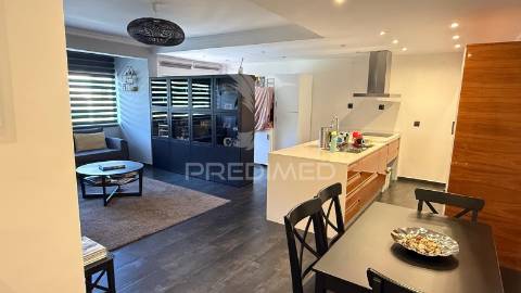 Amplo t1 remodelado com closet e open space | perto da praia e do comboio