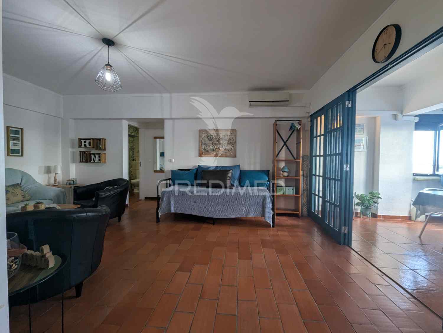 T1 espaçoso, todo equipado e mobilado, 5º andar, vista rio