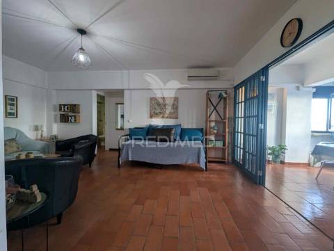 T1 espaçoso, todo equipado e mobilado, 5º andar, vista rio