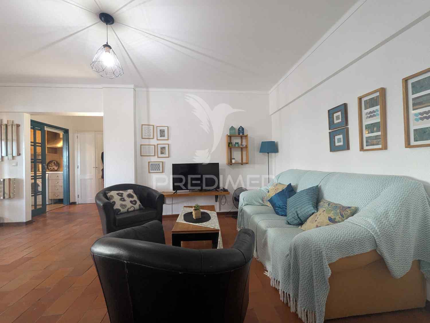 T1 espaçoso, todo equipado e mobilado, 5º andar, vista rio