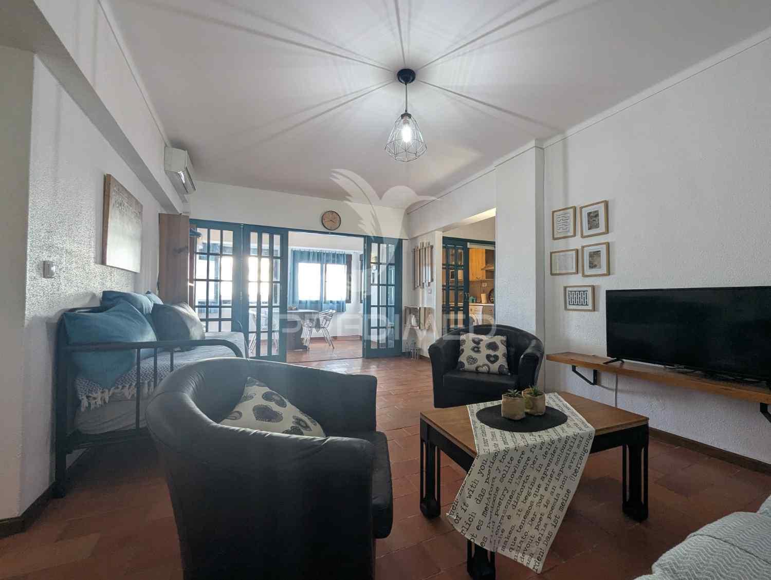 T1 espaçoso, todo equipado e mobilado, 5º andar, vista rio