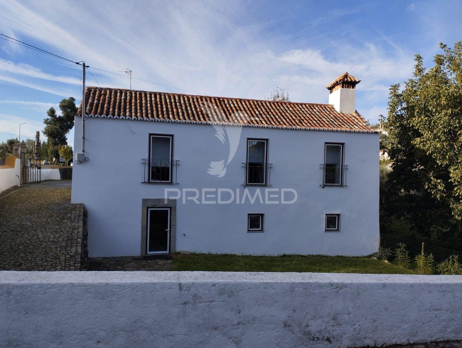 Quintinha com moradia recente