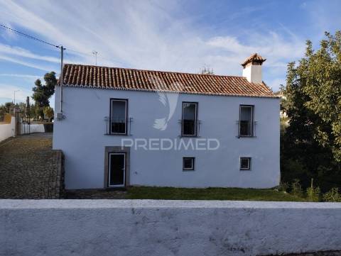 Quintinha com moradia recente