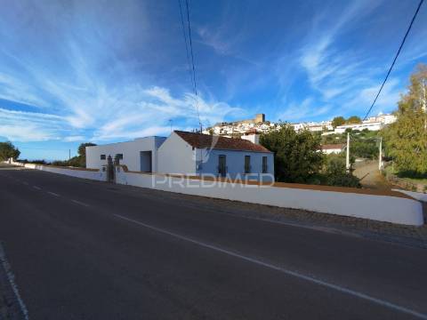 Quintinha com moradia recente