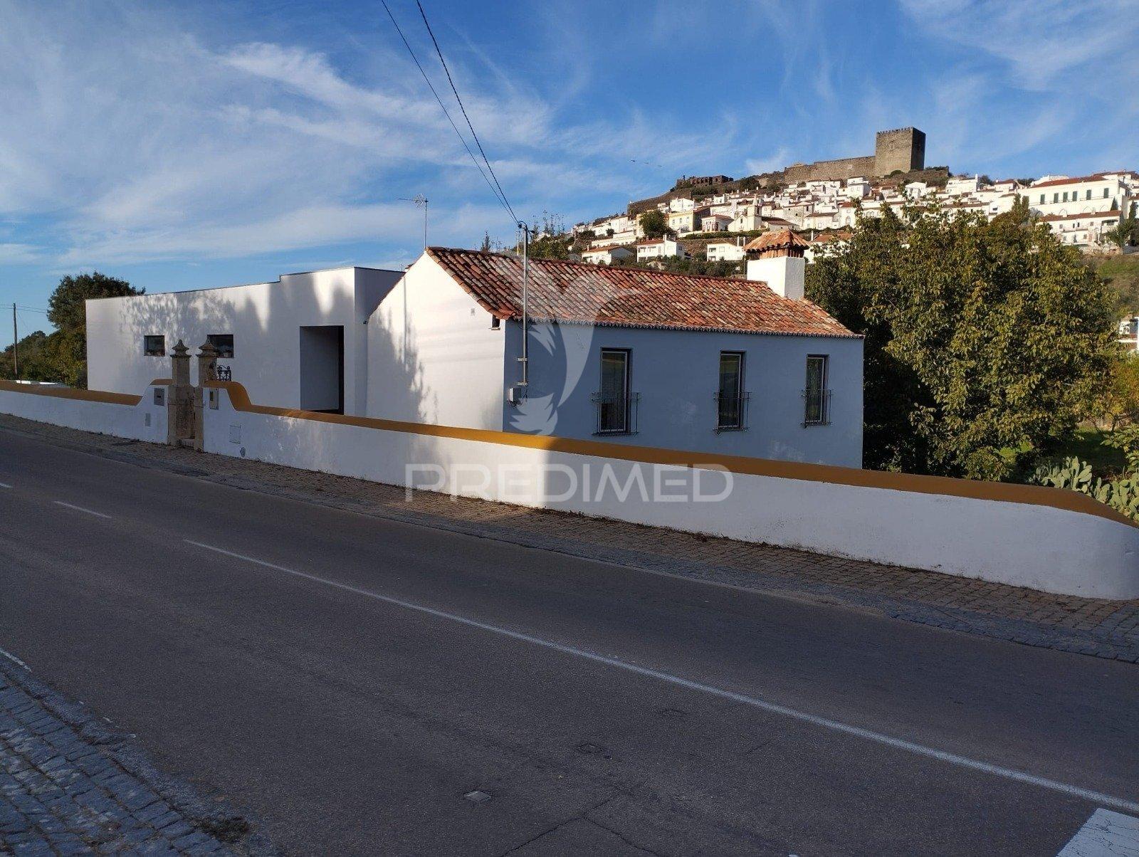 Quintinha com moradia recente