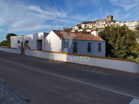 Quintinha com moradia recente