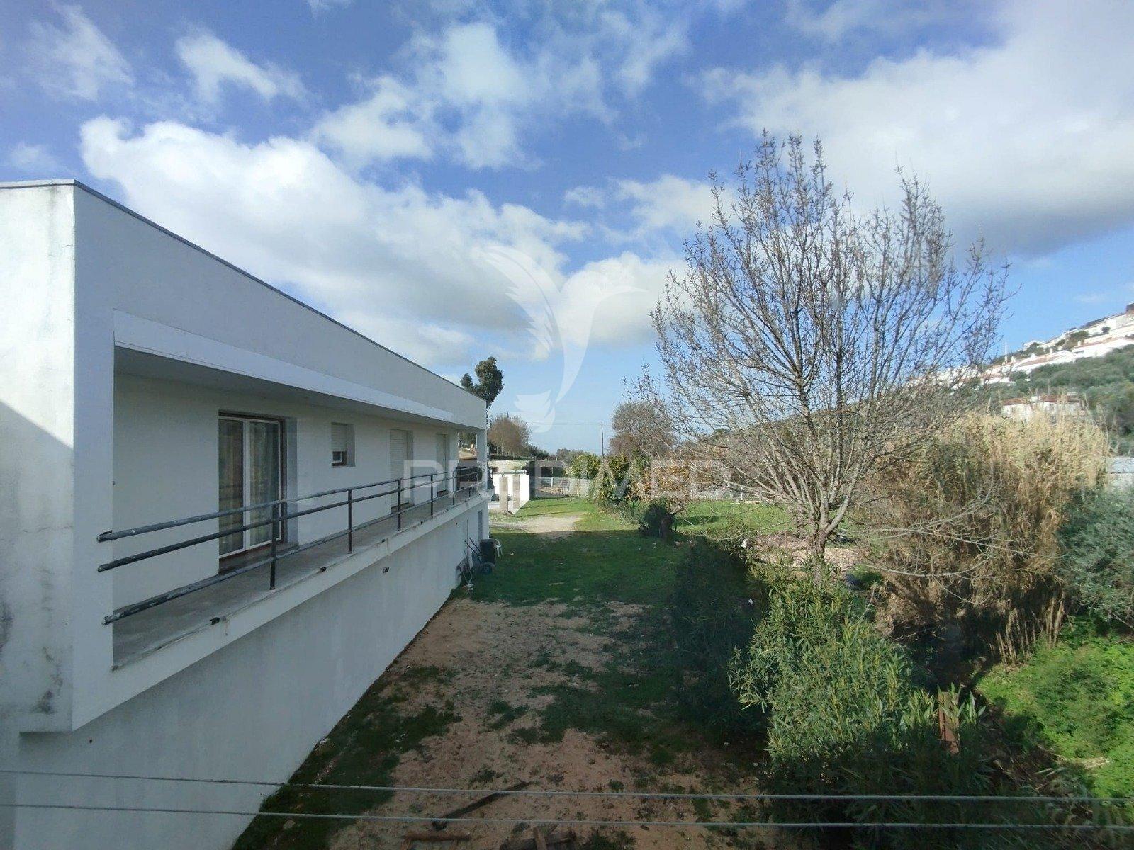 Quintinha com moradia recente