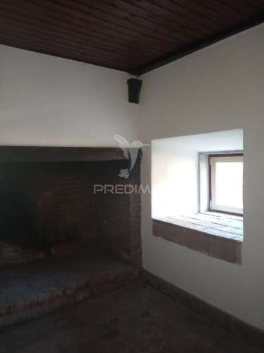 Quintinha com moradia recente