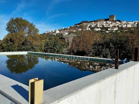 Quintinha com moradia recente