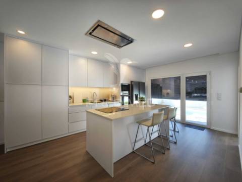 Moradia t3 moderna com piscina no porto alto