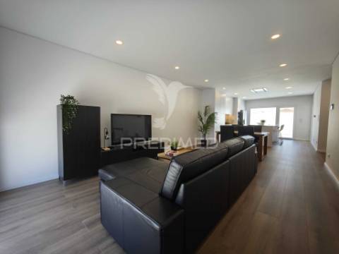 Moradia t3 moderna com piscina no porto alto