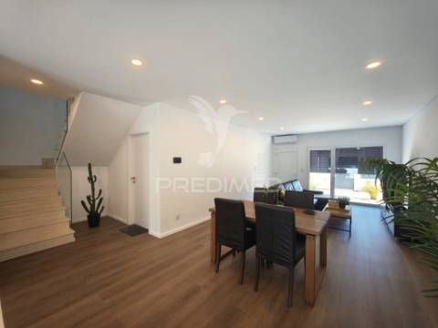 Moradia t3 moderna com piscina no porto alto