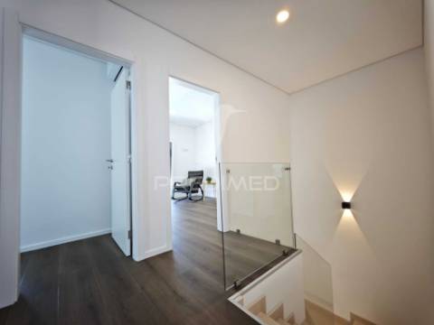 Moradia t3 moderna com piscina no porto alto