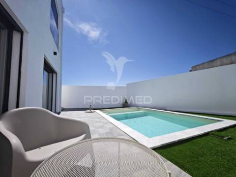 Moradia t3 moderna com piscina no porto alto