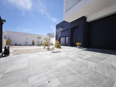 Moradia t3 moderna com piscina no porto alto