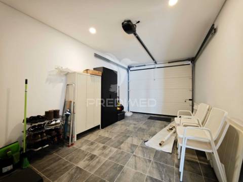 Moradia t3 moderna com piscina no porto alto