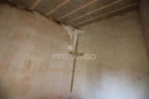 Casa antiga para renovar c/ terreno amplo