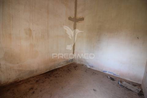 Casa antiga para renovar c/ terreno amplo