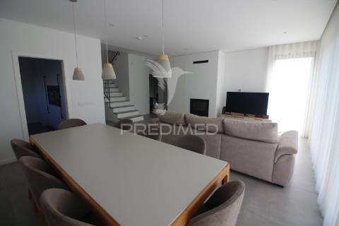 Moradia t3 recente com jardim