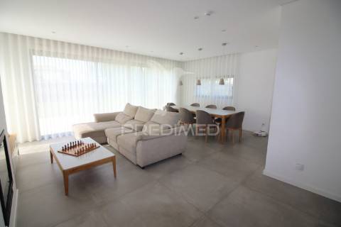 Moradia t3 recente com jardim