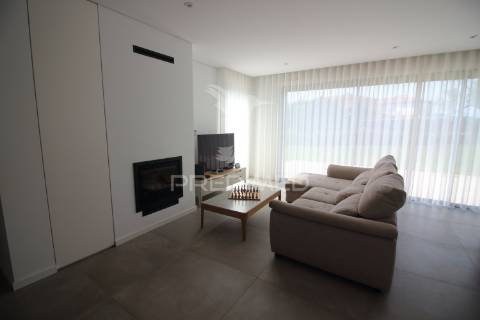 Moradia t3 recente com jardim