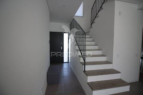 Moradia t3 recente com jardim