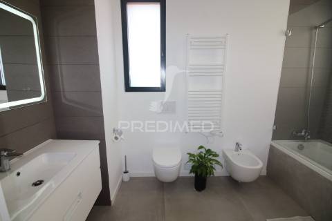 Moradia t3 recente com jardim