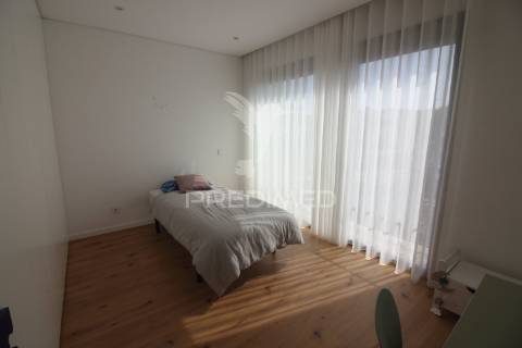 Moradia t3 recente com jardim