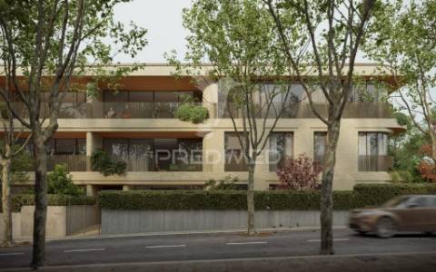 T3 com 3 suites, jardim privativo e box para 2 carros na foz do porto