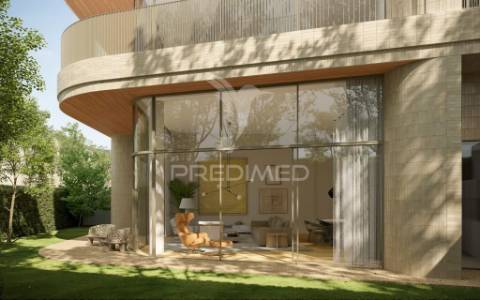 T3 com 3 suites, jardim privativo e box para 2 carros na foz do porto