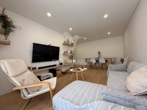 Apartamento t2 renovado no centro de palmela