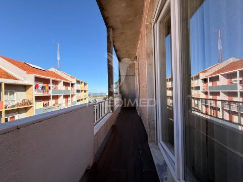 Apartamento t2 renovado no centro de palmela