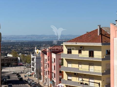 Apartamento t2 renovado no centro de palmela