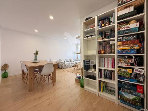 Apartamento t2 renovado no centro de palmela