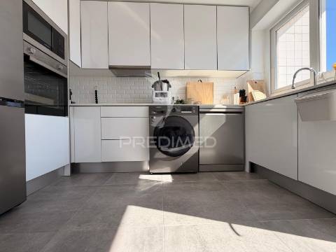 Apartamento t2 renovado no centro de palmela