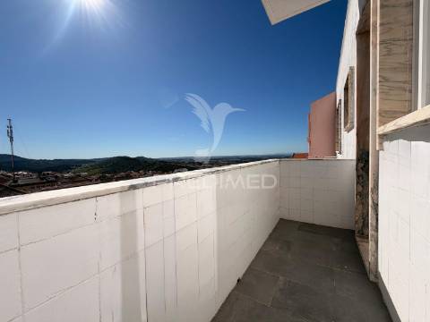 Apartamento t2 renovado no centro de palmela