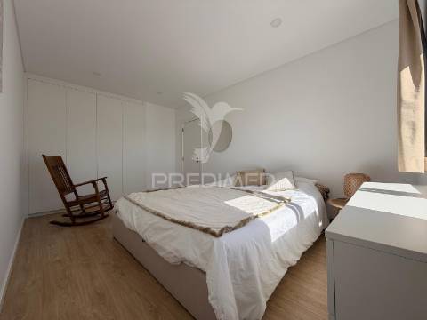 Apartamento t2 renovado no centro de palmela